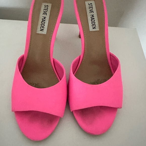 Steve Madden Hot Pink Slip On Heels - Picture 4 of 5